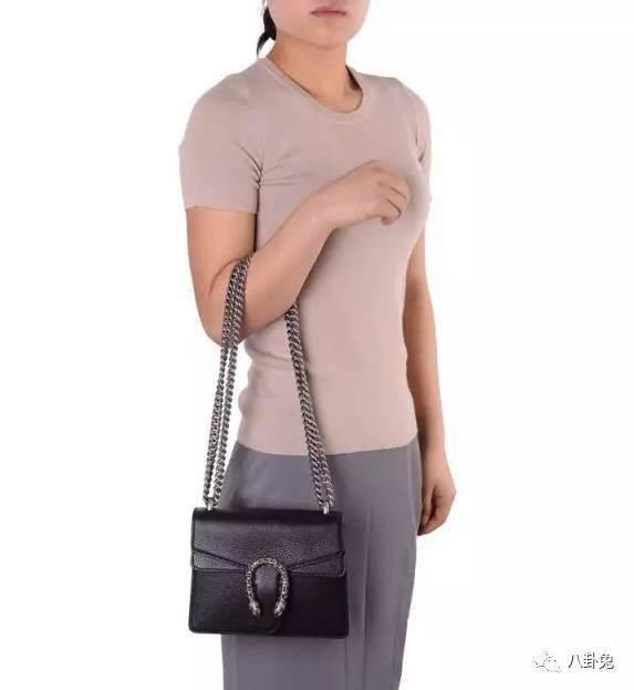 模特照还没拍时髦，就去投资时尚电商，京东到底行不行？