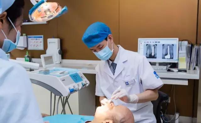 “8分钟植牙”“激光植牙”“低价植牙”福州部分民营口腔真有点乱！都被全国通报了！你还敢种吗？