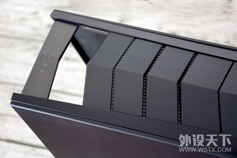 这才是游戏手机该有什么样的样子,微星宙斯盾钛3主机