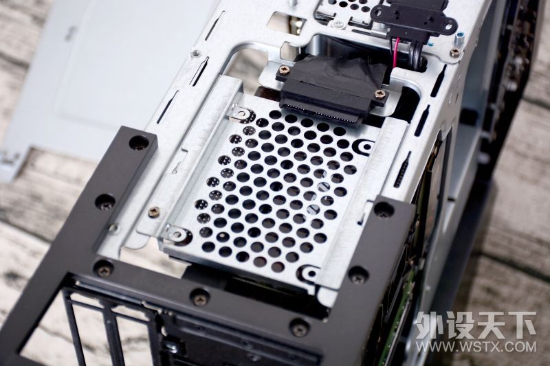 这才是游戏手机该有什么样的样子,微星宙斯盾钛3主机