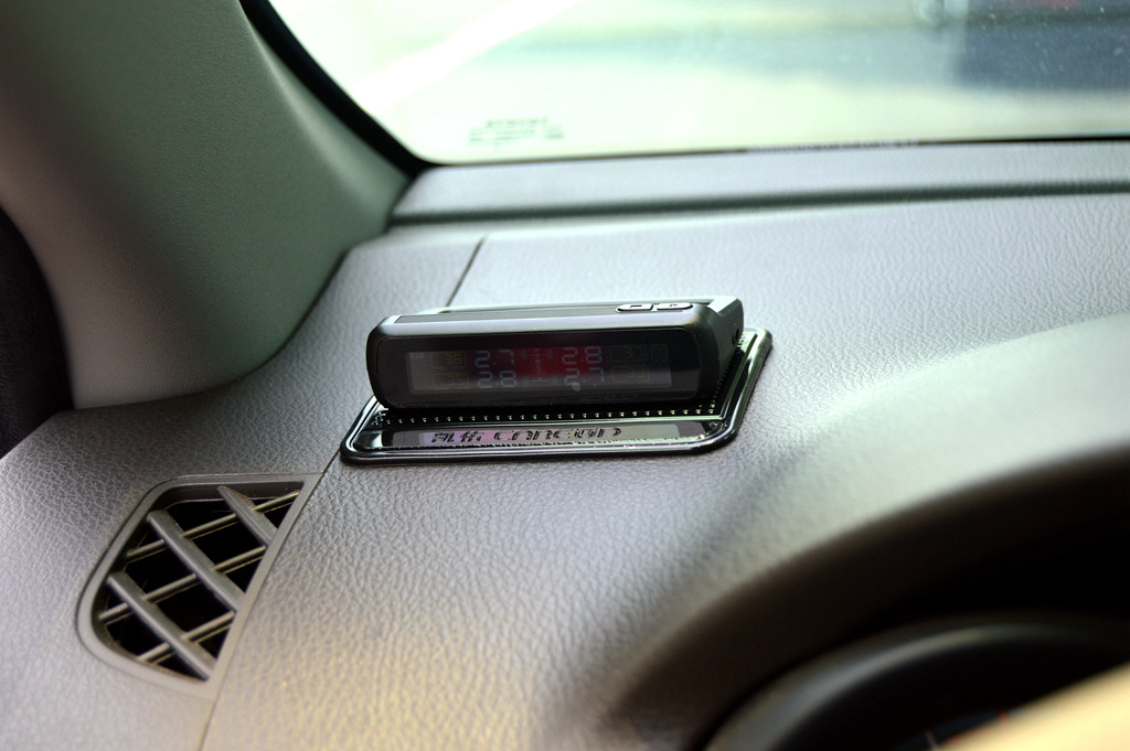 抬头显示可以显示胎压吗,抬头显示胎压监测