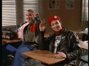 小姐姐被网友嘲讽身材,紧身裤被人吐槽