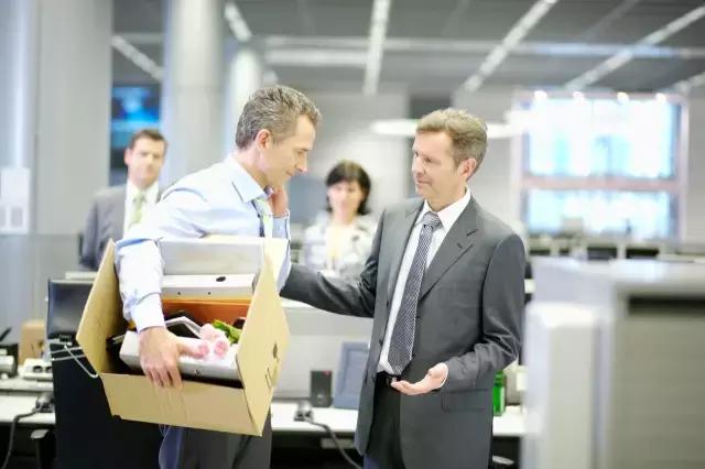 公司里这14种肢体语言错误一定要避免，否则你怎么死的都不知道！