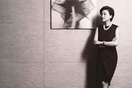 美艳的妆容,魅惑唇妆