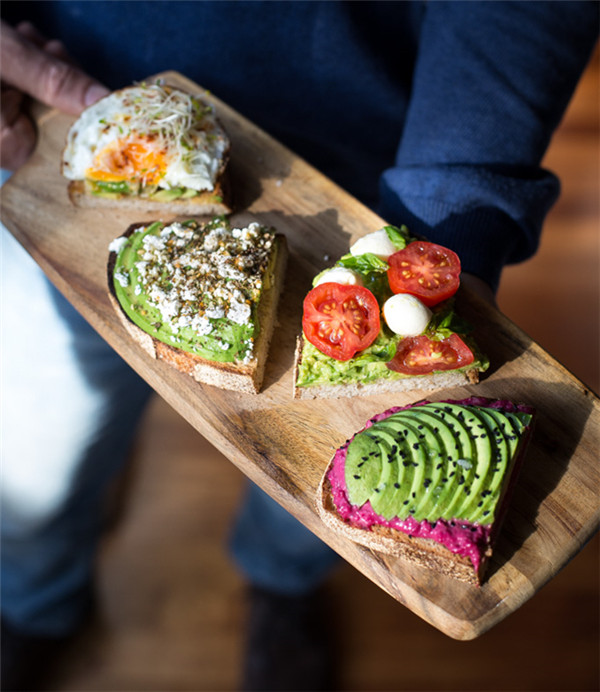 教你制作牛油果吐司,朋友圈晒早餐