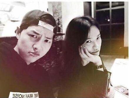 宋仲基宋慧乔同游巴厘岛度假,宋仲基宋慧乔甜蜜抵达巴黎时装周