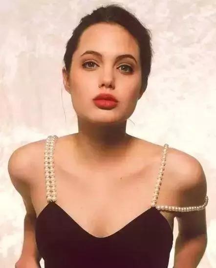 美艳的妆容,魅惑唇妆