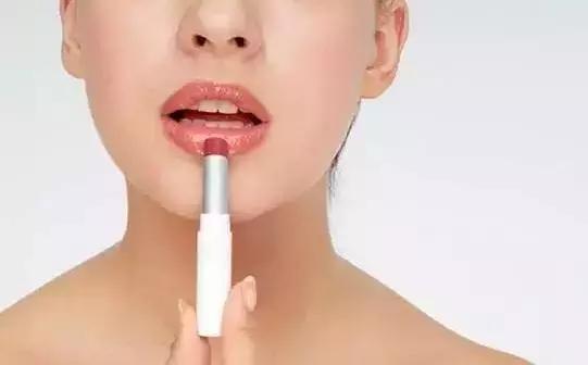 美艳的妆容,魅惑唇妆