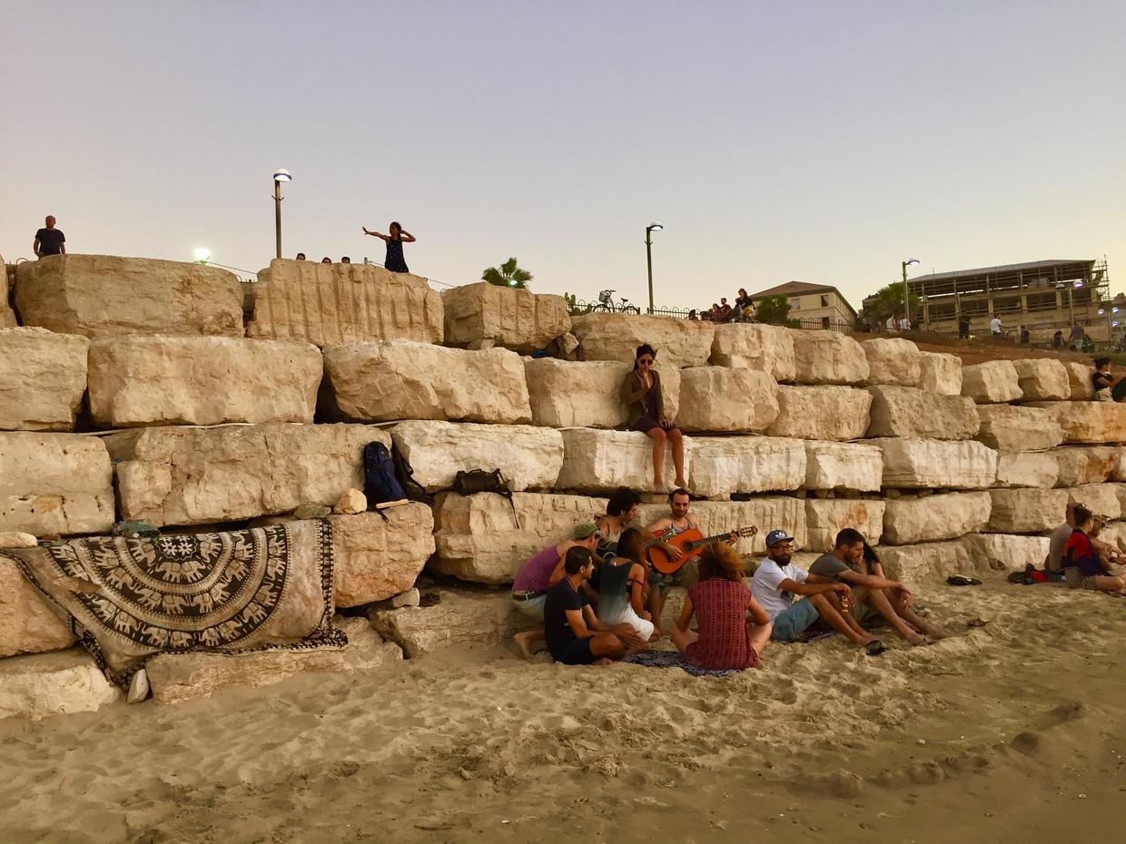 以色列特拉维夫闹市区 (以色列特拉维夫白色之城繁荣原因)