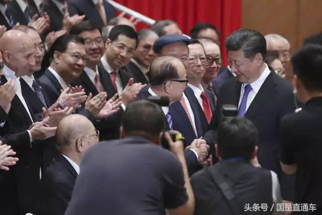 香港国际金融中心如何处理港币,香港国际金融中心商场的优点