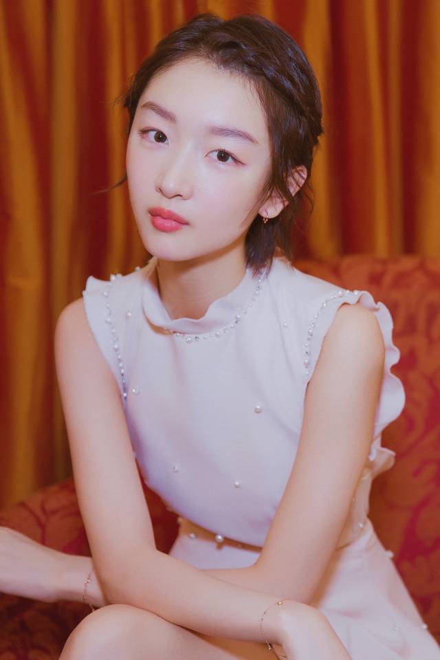 忘掉玻璃唇，现在是彩虹唇的时代了