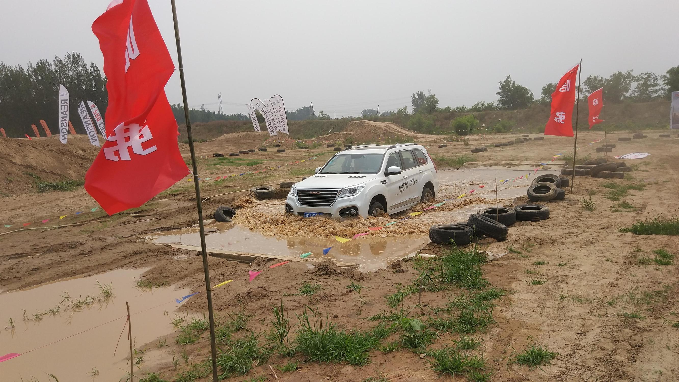 为越野而生的越野车,哈弗h9罗伦士极星版越野视频