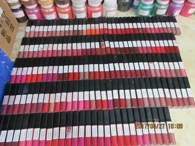 你花高价代购回来的资生堂成本只要几毛钱！这个脏乱差的造假小作坊却因此利润直翻100多倍