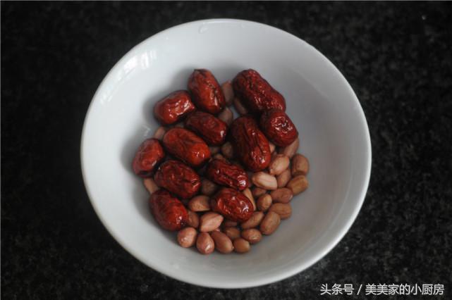 这个猪不吃的食材，却是补血佳品，每天一碗，吃出满脸的胶原蛋白
