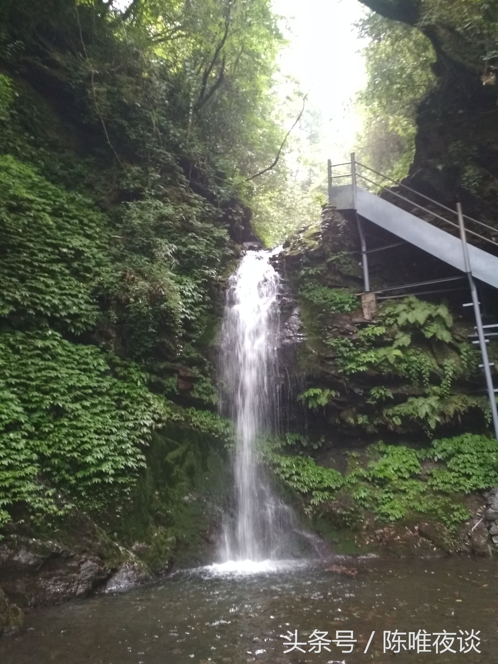 彭州卧龙谷旅游攻略,彭州卧龙谷瀑布