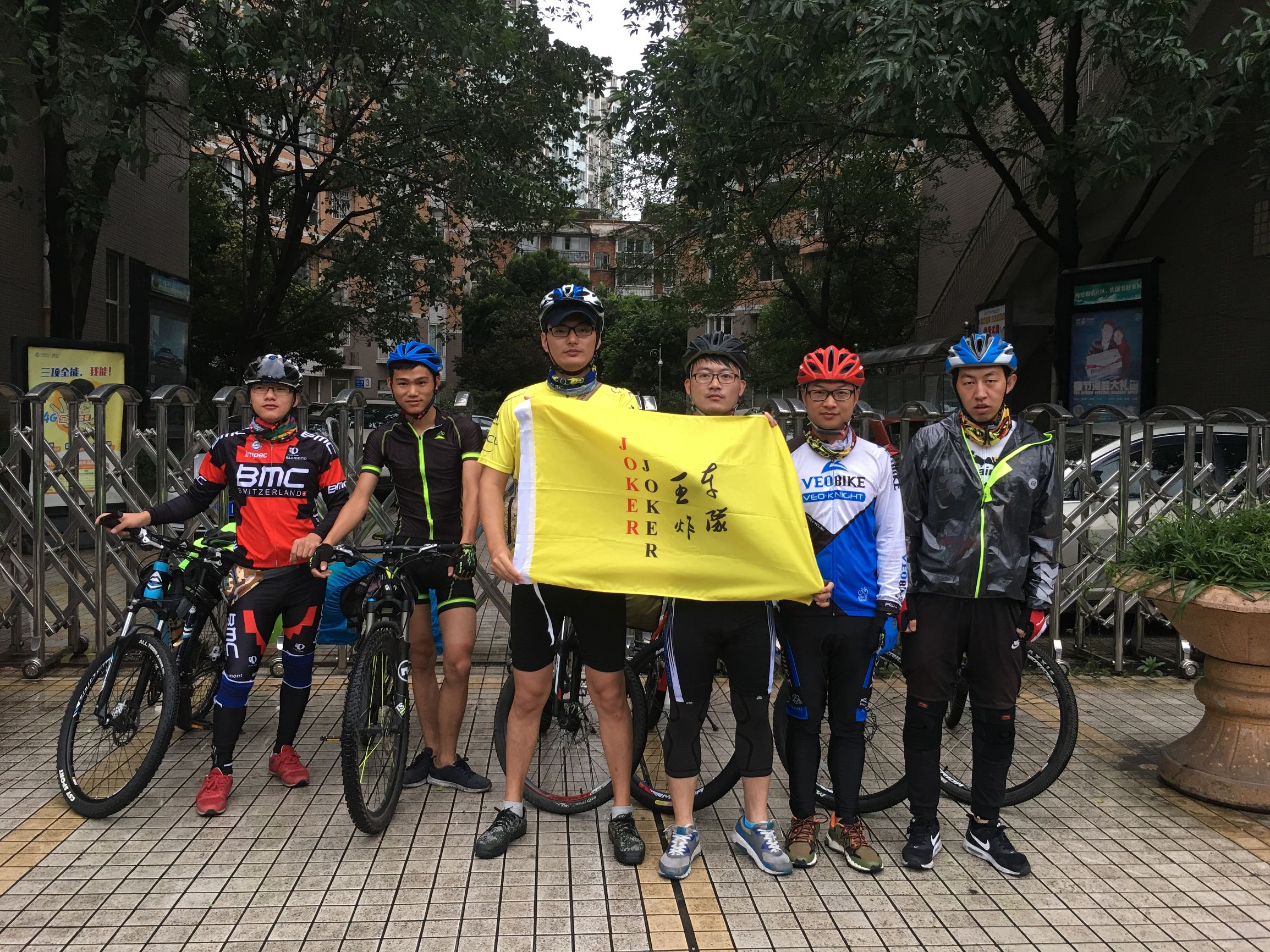 阿伟骑行西藏拉萨,骑行318川藏线雅安