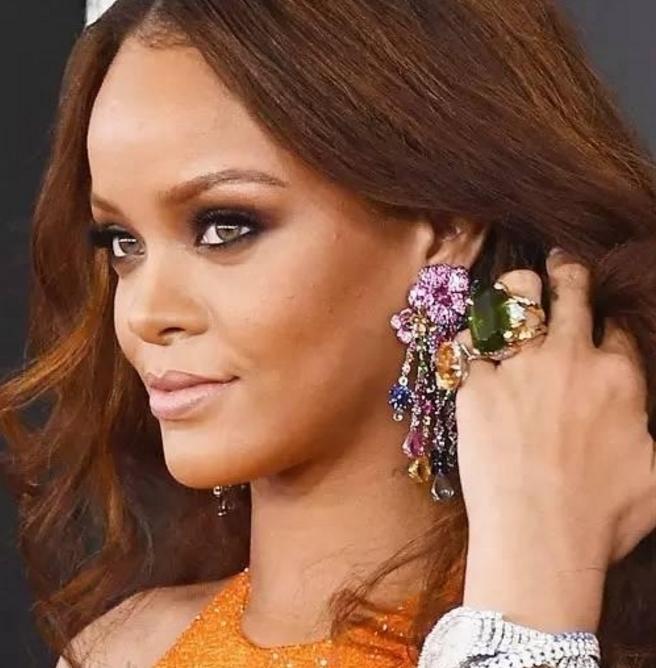 蕾哈娜亮相街头,蕾哈娜出街