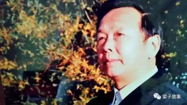 中国男儿只手撑天空翻译,中国男儿只手撑天空