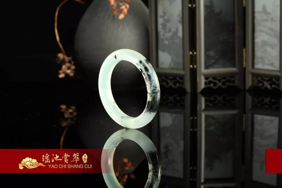 什么样的玉镯值50万 (什么样的玉镯价值20万)