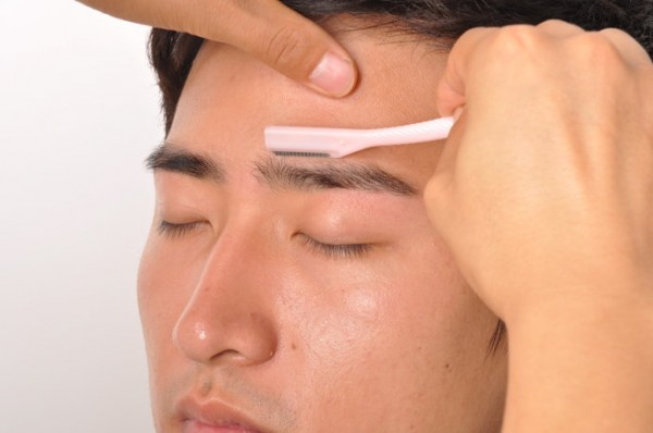 男生能修眉毛么,男生修眉一般去哪里修