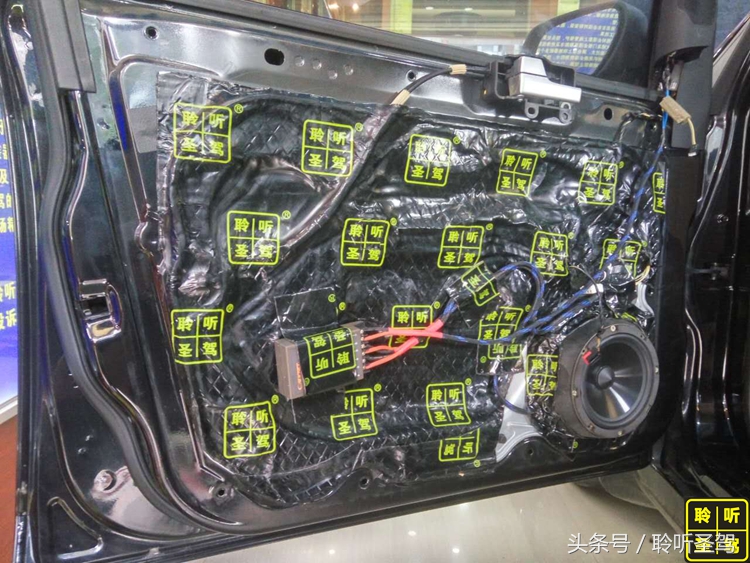 经典福特福克斯的原车音响换装、门板隔音之旅不过两千元的改装，给有需求的自己！