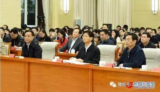 路遇骑共享单车的政治局委员，是怎样一种体验？