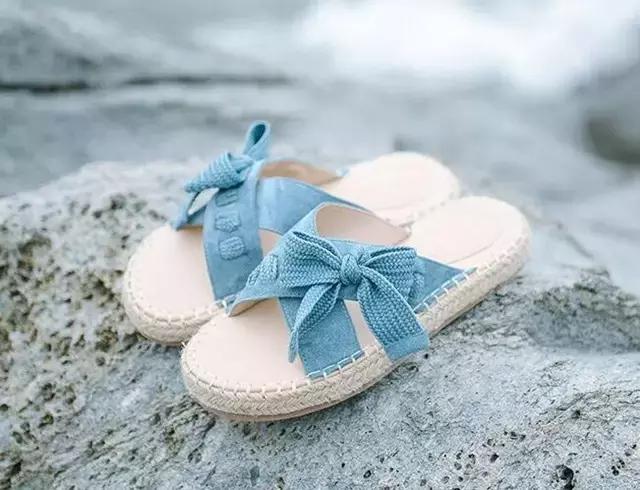 高能少年团杨紫奚梦瑶周冬雨出场,周冬雨奚梦瑶vogue对比