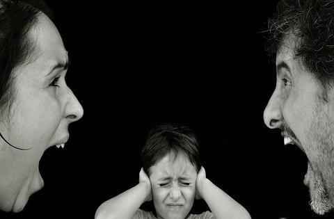 老婆不讲理和婆婆吵架,每次老婆吵架我都无话可说怎么办