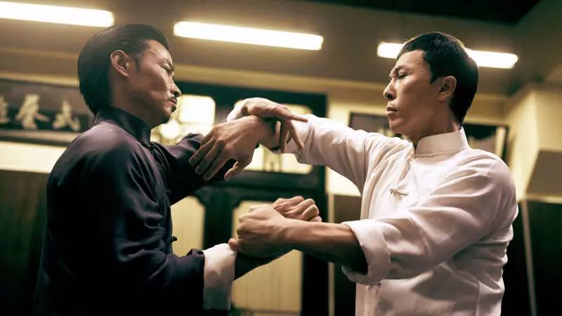 甄子丹儿子跆拳道红带，张晋被女儿“甜蜜家暴”，功夫二代太厉害