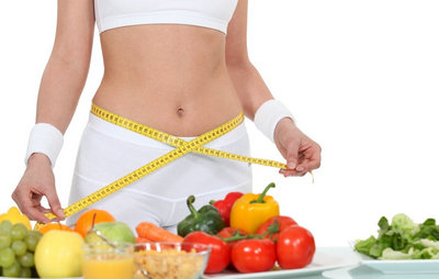 女孩过度减肥脚踝摔断了,女子减肥过度瘦成皮包骨头