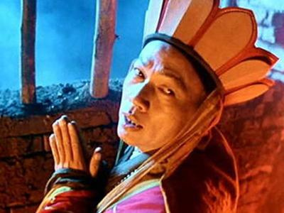 只不过因为在敏感季用了年前的化妆品，她再也不想去踏春了！