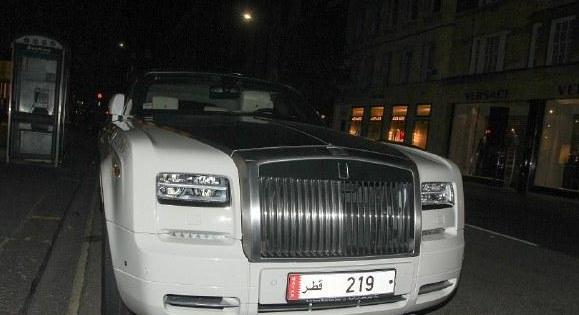 如此任性？阿拉伯富豪​们空运座驾度假,运费每辆2万英镑而已