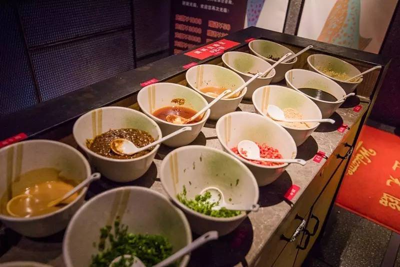 100元吃海鲜自助！不限量！敞开吃！红虾三文鱼象拔蚌银鳕鱼……我要把武林路这家海鲜渔市吃到空！