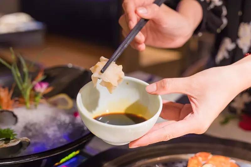 100元吃海鲜自助！不限量！敞开吃！红虾三文鱼象拔蚌银鳕鱼……我要把武林路这家海鲜渔市吃到空！