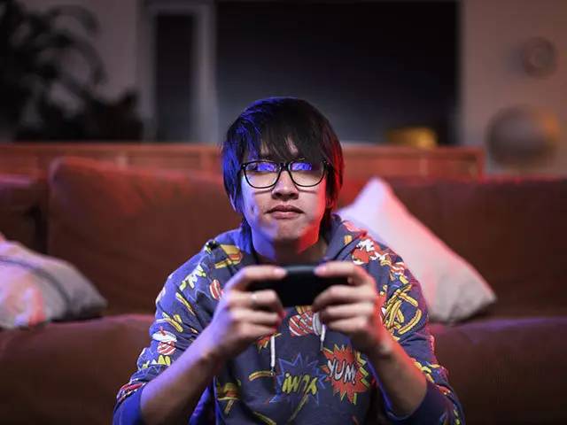 德普都在戴的波士顿款，专业级防蓝光护目镜，彩虹镜腿随便换