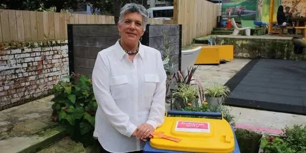 目击者称章莹颖曾在小镇兜售首饰；留学中介造假每年收入破亿；新西兰油价发达国家中最高；海航新制服被外媒盛赞