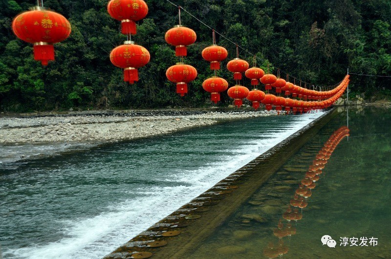 淳安中洲有一条“红色”的溪流，承包了小镇美景