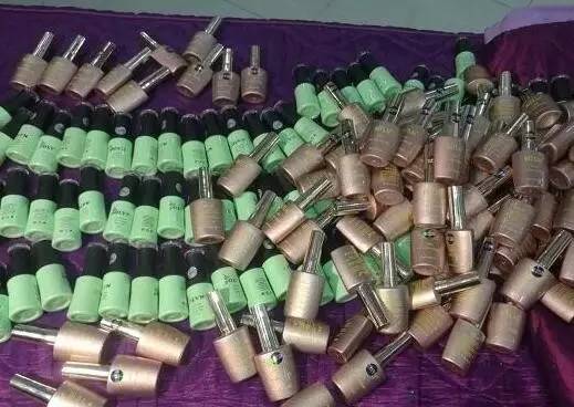 喜欢戴美瞳的人注意了！贵阳这家化妆品店有问题！快告诉身边的人