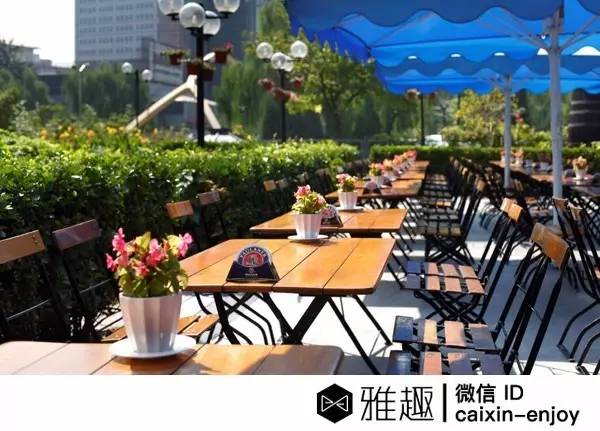 在凯宾斯基下面喝得起啤酒，不等于在上面开得起房｜雅趣