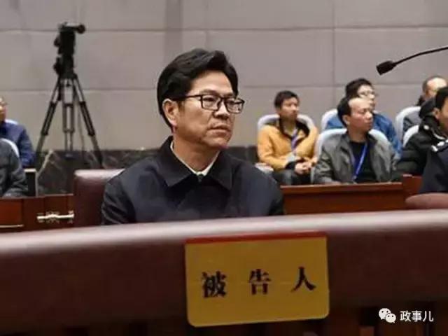 “罩着”色情场的幕后官员