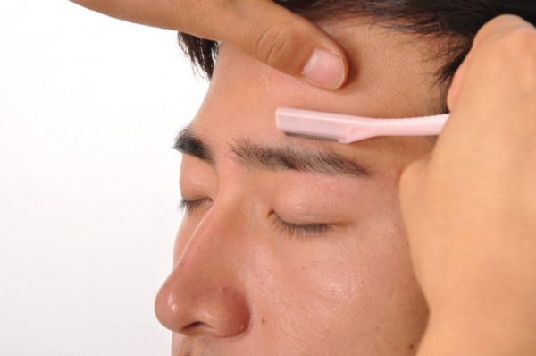 男生能修眉毛么,男生修眉一般去哪里修