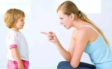 小孩因沉迷游戏手机被没收,孩子沉迷手机该不该没收手机