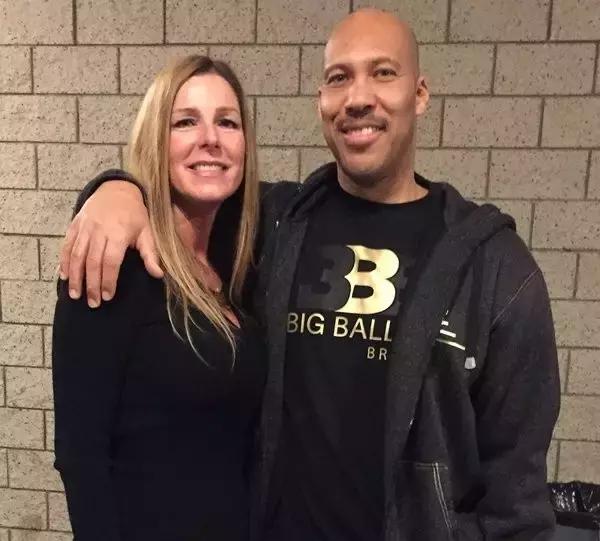 全世界都在嘲笑「球爹一家」，但你们都错了！