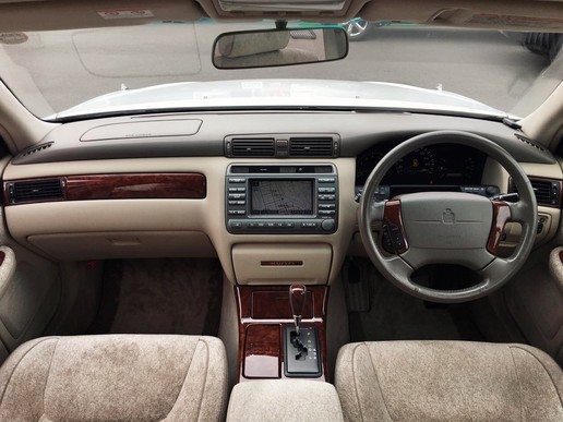 皇冠majesta低趴,皇冠majesta多少钱