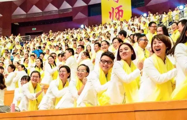 他从保监会辞职，创办了福州升学率最高的学校，校长是这样“炼”成的