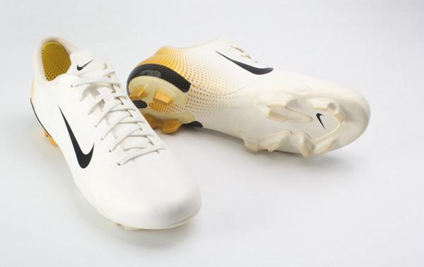 耐克的哪款足球鞋最好,耐克史上最牛逼的足球鞋
