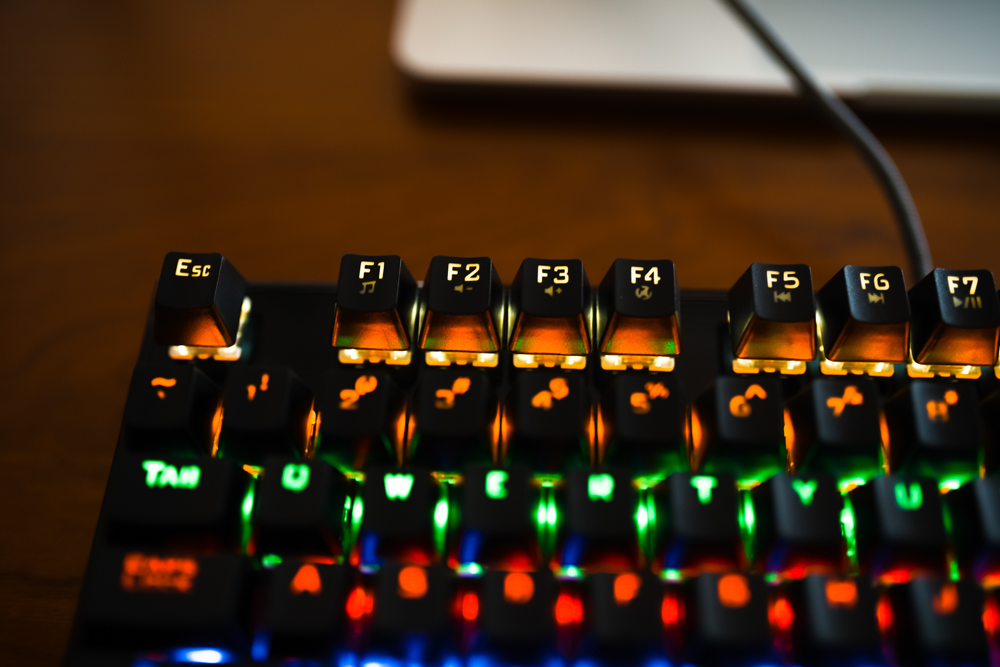 百元价位带背光的键盘,百元左右的机械键盘测评