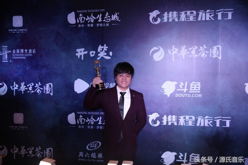 谁说郑源歌红人不红，郑源2016荣获十年金曲传唱奖，情歌王郑源不是吹的，郑源夏日唱响四省，场场火！