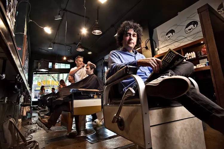 他是酒店界的乔布斯，一手创造出全世界最酷的酒店，还把跨界玩到极致