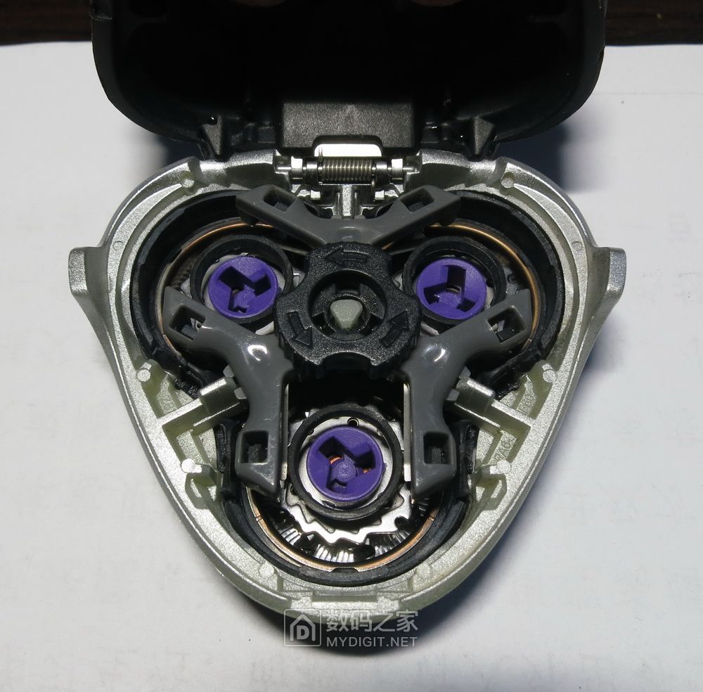 原来剃须的感觉如此美妙！飞利浦三头剃须刀不关机拆修